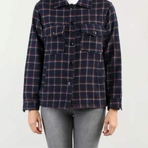 "Trendy <b>Women</b> Plaid Shacket - Button-Up Checkered Shirt Jacket for Casual and Outdoor Wear - Product Image 6