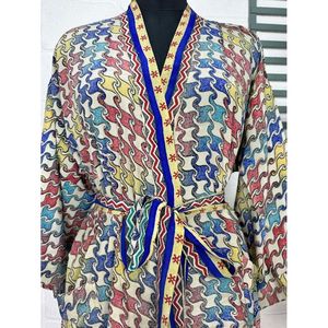 Kimono vintage en crêpe de soie, léger et luxueux, robe de chambre douce et confortable, cadeau idéal pour femme, pour les soirées, tissé pour le printemps - Product Image 2