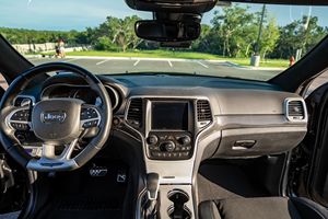 Jeep Grand Cherokee Trackhawk 2018 USADO, SUV de 5 Asientos con Asientos de Cuero y Pantalla Táctil - Product Image 3