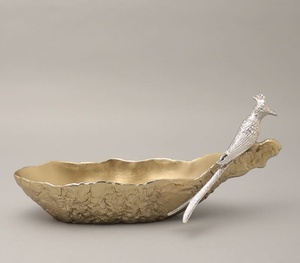 Elegante cuenco decorativo de aluminio para pájaros, centro de mesa de lujo, bandeja para aperitivos secos de frutas, mesa de oro antiguo de tamaño personalizable ecológica - Product Image 2