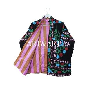 Chaqueta Corta Acolchada de Otoño/Invierno Hecha a Mano en India para Mujer, Ecológica, Transpirable, de Algodón, con Bordado Floral Suzani, Regalo Perfecto - Product Image 4