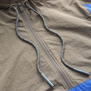 Veste coupe-vent de sport athlétique légère 100% nylon avec fermeture éclair quart de tour et blocs de couleur pour hommes - Product Image 4