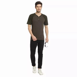 T-shirt à col Henley pour hommes avec logo sérigraphié personnalisé fabricant de haut en coton décontracté à manches courtes - Product Image 4