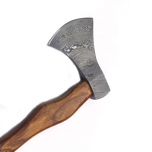 Venta al por mayor personalizado OEM ODM cubertería fábrica profesional Damasco caza corte madera hacha fácil agarre mango de madera Camping hacha - Product Image 3