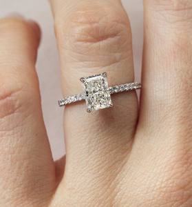 Anillo de compromiso de diamante de corte radiante de 5x7mm, piedras laterales pavimentadas, ajuste de cuatro puntas, plata esterlina, chapado en oro de 18 quilates | Boda nupcial - Product Image 4