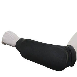 Protector de brazo de tiro con arco de neopreno ligero con bandas elásticas y ajuste cómodo para arqueros jóvenes y adultos - Product Image 4