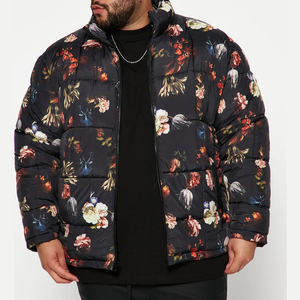 Chaqueta Acolchada Negra para Hombre de Talla Grande con Estampado Floral Multicolor Vibrante, Cierre Completo, Bolsillos Laterales, 100% Poliéster - Product Image 1