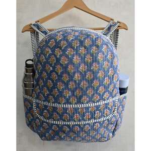 Sac à dos mini en coton matelassé bohème élégant, léger, imprimé à la main en Inde, motif floral, fermeture éclair, unisexe, pour les voyages et l'école - Product Image 1