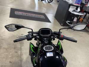 LIVRAISON GRATUITE Nouvelle moto Kawasaki Z650 ABS 2025 + Casque intégral gratuit - Product Image 2