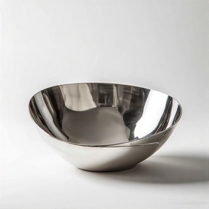 Plateau à fruits décoratif en métal finition argent vieilli avec garniture en relief audacieux et bol intérieur poli miroir - Product Image 5