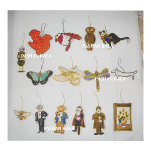 Propósito decorativo Diseños surtidos hechos a mano puros y bordado Zari de forma con adornos colgantes de árbol de Navidad de trabajo con cuentas - Product Image 1