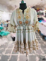 Robe courte de plage pour femme, style féminin et coquin, imprimé tribal et dentelle, avec broderies miroir et col à pompons