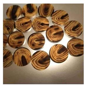 Ébauches de boutons en corne de boeuf de buffle naturelle fabriquées à la main de qualité supérieure personnalisées pour les vêtements de chemise en jean et autres de l'Inde. - Product Image 1