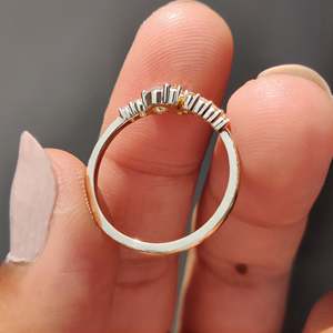 แหวนหมั้นเพชรทรงกลมแบบคลัสเตอร์ - Product Image 6