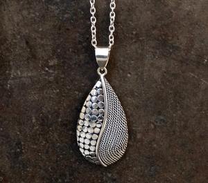 Collar con Colgante Geométrico Moderno con Engaste de Plata de Ley 925, Joyería Contemporánea de Alta Gama, Cadena de Plata Elegante para Fiestas - Product Image 1