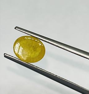 Cabujones amarillos de 8x6mm de corte ovalado de rubí natural - Product Image 1