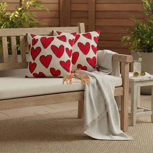 Nueva llegada: Funda de cojín de algodón hecha a mano con estampado de corazones y técnica de block print para el hogar y hoteles. - Product Image 6