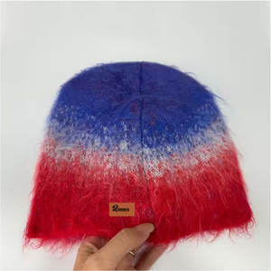 Gorros de mohair de invierno más vendidos, gorros cálidos y esponjosos de punto para clima frío hechos en Pakistán - Product Image 4