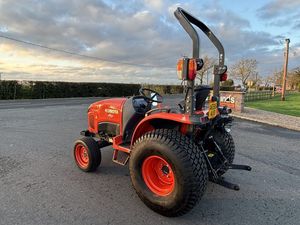 Original Kubota STW34 Compact Tractor with strong engine - Product Image 6