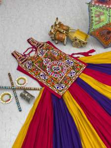 Lehenga choli สไตล์ navratri ที่ทันสมัยสำหรับผู้ใหญ่งานเกมหนักเย็บยาวถึงพื้นและงานกระจกจริง - Product Image 3