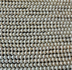 Hebras de perlas redondas blancas de agua dulce cultivadas, cuentas sueltas sin tratar para la fabricación de joyas, efectos de cambio de Color - Product Image 1