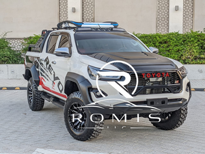 Hilux Revo GR Sport 2024, Pickup 2.7L Benzina Automatico, Luci LED, Pneumatici R17, Portapacchi, Sedili Scuri - Product Image 2