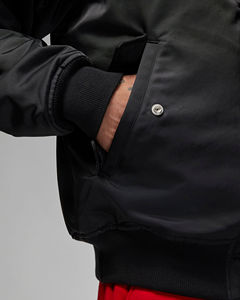 2025 nuevo cortavientos de invierno personalizado al por mayor ropa universitaria para hombres chaquetas de talla grande para hombres chaqueta de bombardero de satén de seda Lisa para hombres - Product Image 4