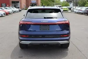 Audi e-tron 2023 impecablemente limpio - Product Image 2