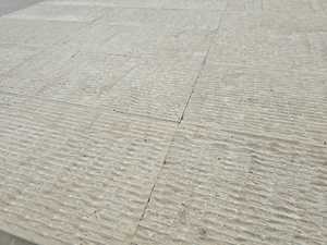 Pannello di rivestimento in travertino 2025 opaco impiallacciato foglio di pietra naturale testurizzato piastrelle da parete scanalate travertino in turchia