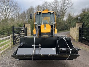 Nueva y sin usar Retroexcavadora JCB 3CX Sitemaster PLUS 2023 con brazo extensible, control avanzado y fácil, y cucharón delantero con horquillas - Product Image 2