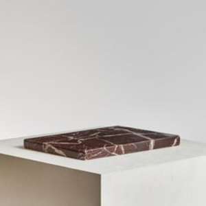 Planche à découper en marbre artisanale élégante avec des détails modernes et une construction de qualité supérieure pour des expériences culinaires améliorées - Product Image 1