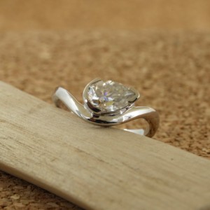 แหวนเพชรโตในแล็บสุดชิคชวนให้หลงใหล VVS2ลูกแพร์สีทอง14K ได้รับการรับรองว่าหรูหราของขวัญหมั้นที่สง่างามสำหรับผู้หญิง - Product Image 4