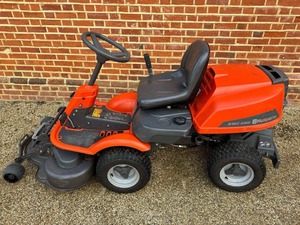 Tondeuse autoportée Husqvarna R16C AWD + Remorque benne basculante pour tracteur de jardin - Product Image 2