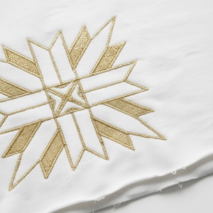 Camiseta Corta de Corte Cuadrado para Hombre, 100% Algodón, Bordado Dorado Personalizado, Estilo Urbano, Transpirable y Ecológica - Product Image 5