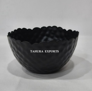 Tazón Curvo de Metal Negro con Forma Simple y Estructura Duradera, Apto para Servir y Almacenar Artículos Diarios en Tamaños Personalizados - Product Image 1