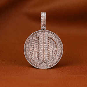 Colgante de diamante de moissanita de corte redondo con hielo estilo Hip Hop colgante personalizado regalo de aniversario para hombres Plata de Ley 925 - Product Image 4