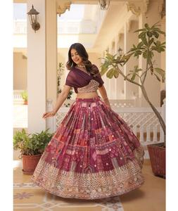 Robe de style moderne pour femmes et Lehenga Choli en soie taffetas avec un travail de broderie lourd et un dupatta fantaisie pour mariage - Product Image 1