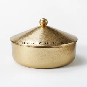 Elegantes ollas de cocina de metal hechas a mano y cajas de contenedores con acabados únicos para una configuración de cocina sofisticada y funcional - Product Image 3