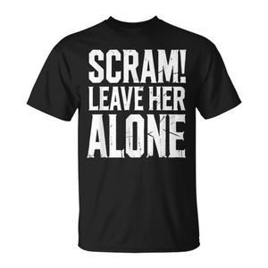 T-shirt Scram Leave Her Alone Distressed Humor nera per adulti unisex - Product Image 1