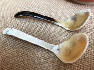 CUCHARA DE CUERNO BLANCO PULIDO DE CALIDAD DE USO para el hogar y el restaurante Uso en la cocina Tazón de estilo animal artesanal de la mejor calidad a la venta - Product Image 3