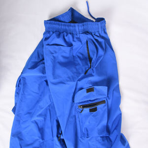 กางเกงคาร์โก้พร้อมกระเป๋าข้างข้างกางเกงคาร์โก้เอวยางยืดสีพื้นน้ำหนักเบาทำจากโพลีเอสเตอร์ออกแบบโลโก้ได้ตามต้องการ - Product Image 5