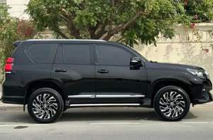 Toyota Prado 2023 Modelo VXR V4 2.7L Turbo, Equipamiento Completo, Interior de Cuero Oscuro, Caja de Cambios Automática, Neumáticos R20, Perfecto Estado - Product Image 6