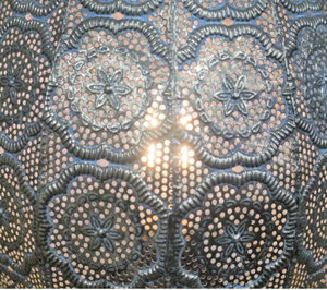 โคมไฟแก้วโลหะทองเหลืองวินเทจจากอินเดียที่ใส่เทียนแบบแขวนและโคมไฟสำหรับตกแต่งบ้านและกลางแจ้ง - Product Image 3