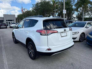 รถยนต์โตโยต้า RAV4 XLE 4 ประตู SUV รุ่นปี 2022 แบบมาตรฐาน - Product Image 2