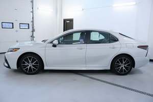 2023 para Toyota Camry LE usado dirección izquierda asientos de cuero Interior oscuro R16 neumáticos caja de cambios automática - Product Image 3