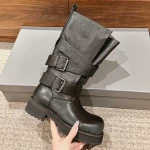 Botas de Tobillo Negras para Mujer de Alta Calidad, Botas de Cuero Elegantes y a la Moda, Botas Resistentes al Agua con un Diseño Dulce y Moderno - Product Image 1