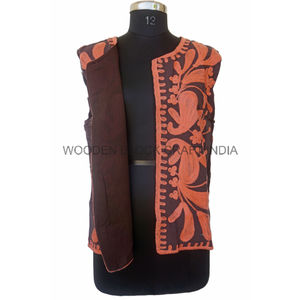 Chaqueta Corta de Algodón Acolchada Hecha a Mano para Mujer, Estilo Bohemio Indio Vintage, Bordado Floral Caprichoso, Ribete Suzani, Invierno Otoño - Product Image 4