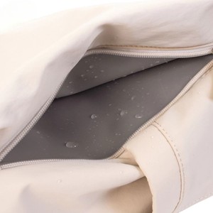 Mochila Impermeable de Estilo Japonés Simple e Informal en Color Sólido Unisex Hecha en Vietnam - Product Image 4