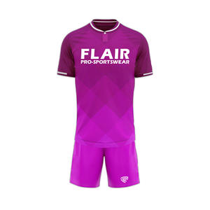 Kits de football rétro conçus sur mesure Uniformes de maillot de football pour enfants de haute qualité pour hommes - Product Image 3
