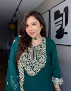 Mujeres de calidad superior que estilizan Salwar Kameez paquistaní con Dupatta para el desgaste del partido y de la boda disponible en los precios al por mayor - Product Image 3